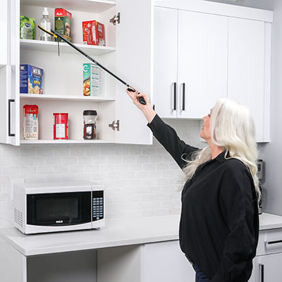 Ensemble de hanche FabLife : pince de préhension, éponge profilée, enfile-bas moulé, chausse-pied en plastique, bâtonnet à pansement